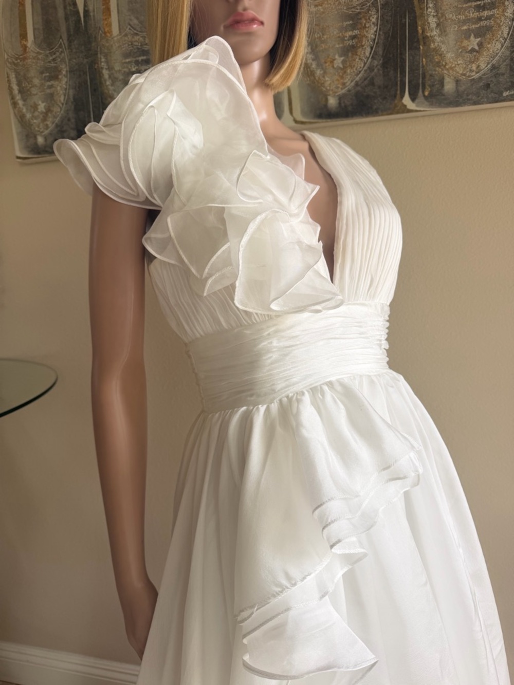 Mac Duggal

Ruffle Shoulder V-Neck Gown White size 4 - Picture 9 of 12
